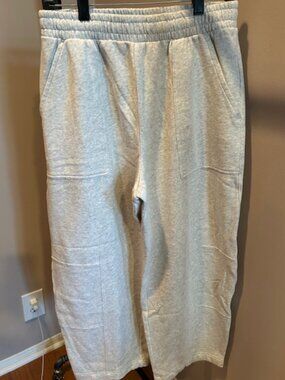 OLD NAVY - comfy grey barrel leg sweatpants, size Medium